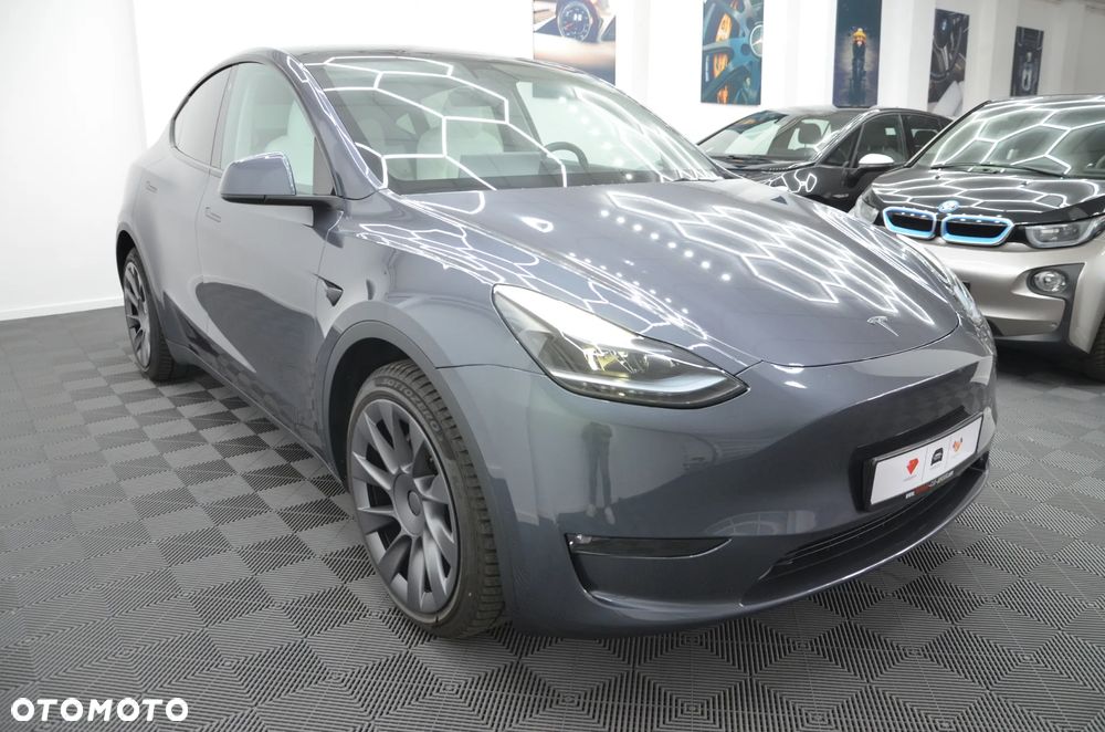 Tesla Model Y Long Range Dual Motor AWD - 8