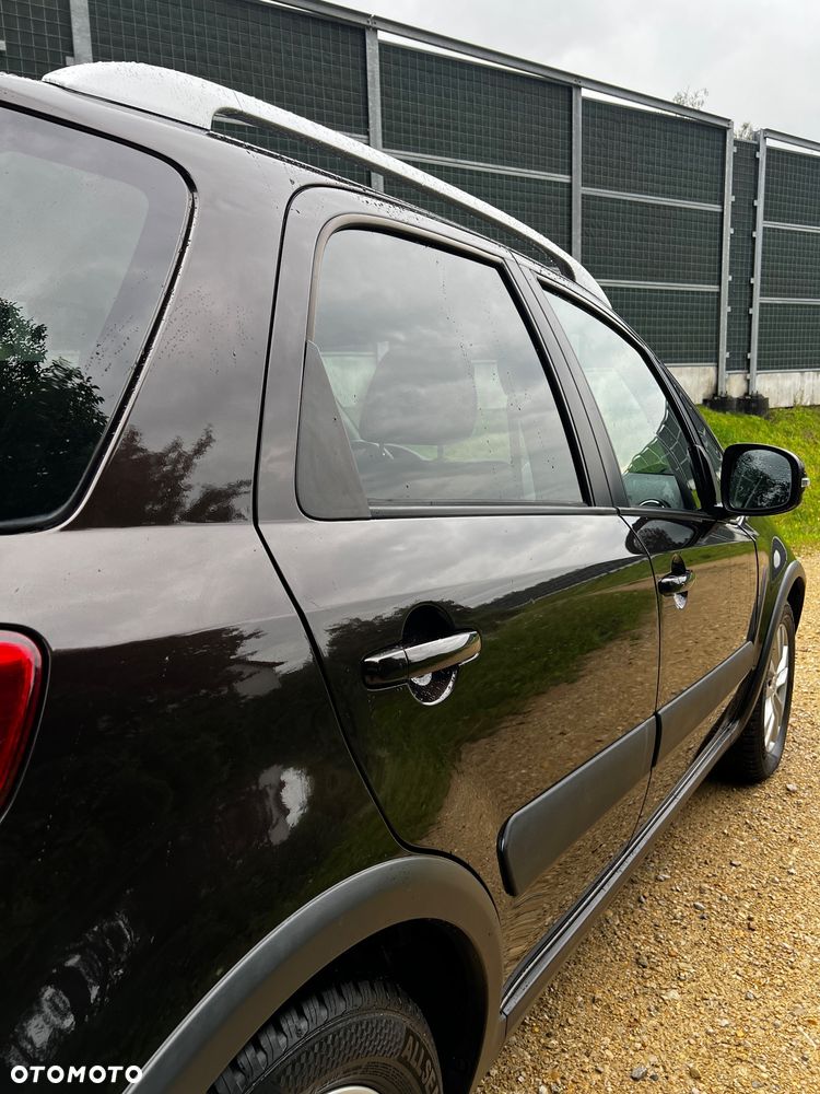 Suzuki SX4 1.6 Comfort Plus - 12