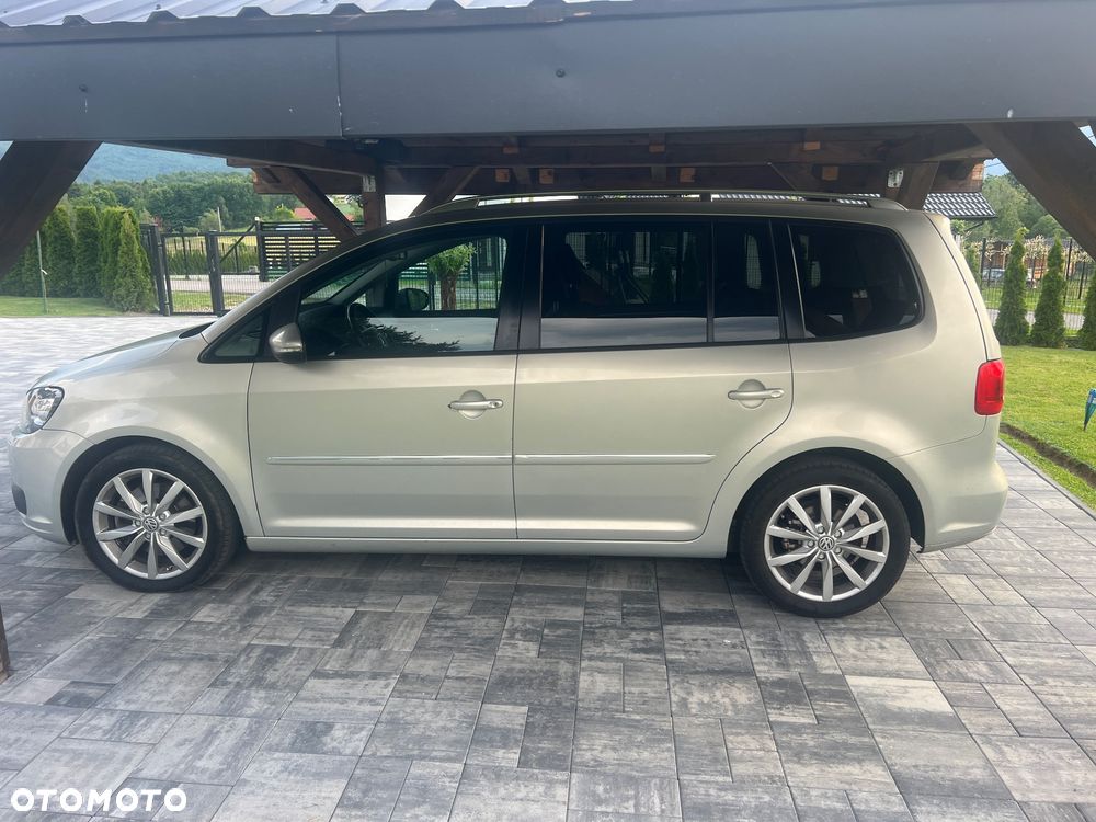Volkswagen Touran 2.0 TDI DPF BlueMotion Technology DSG STYLE - 2