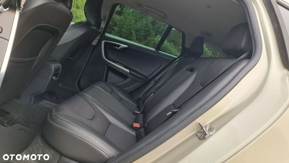 Volvo V60 Cross Country D3 Geartronic Momentum - 9