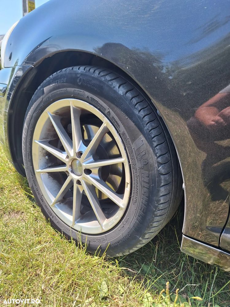 Toyota Avensis 1.6 Sedan Terra - 16