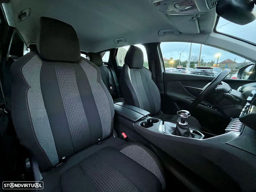 Peugeot 3008 1.2 PureTech Active - 14