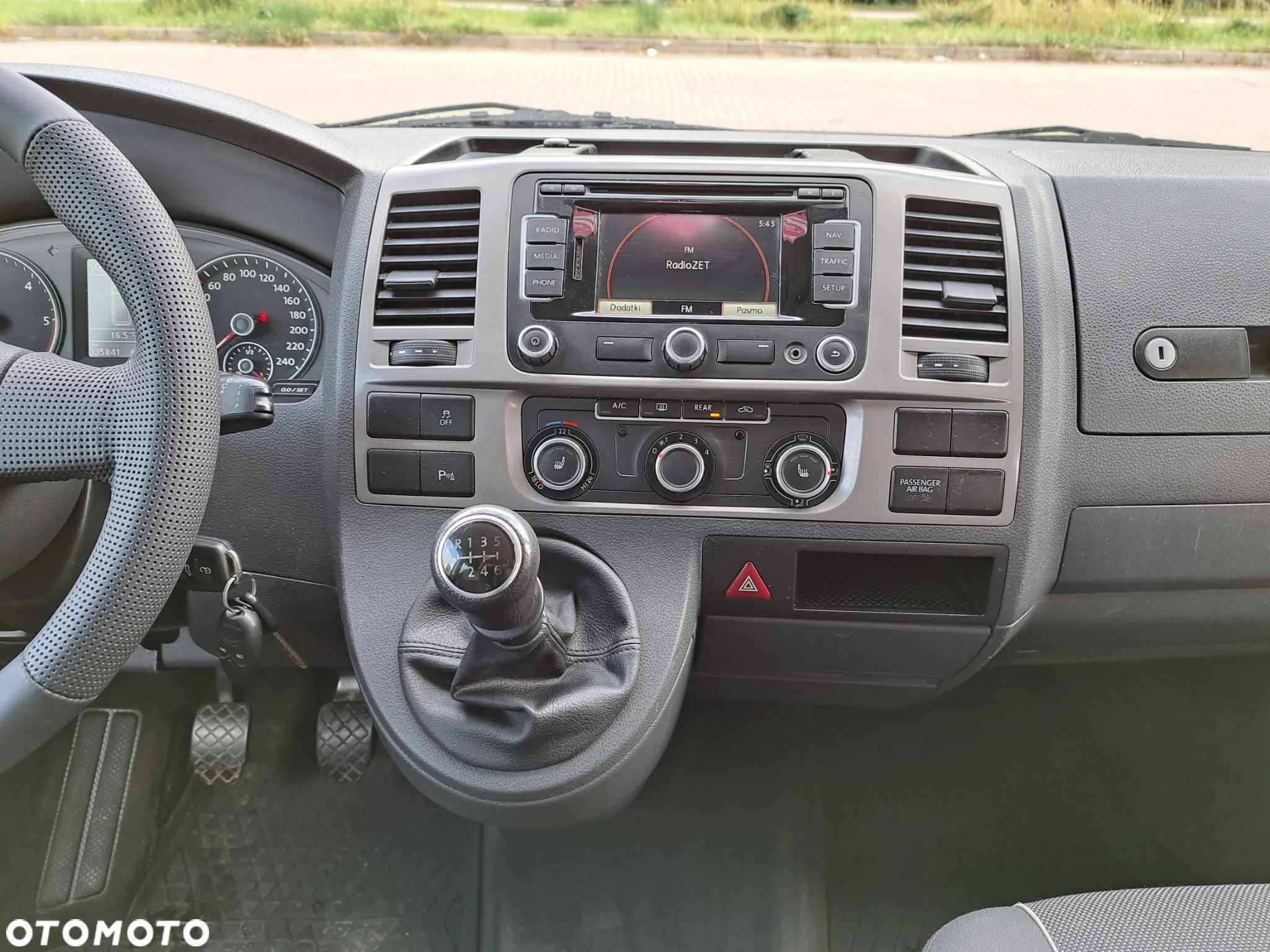 Volkswagen Multivan - 22