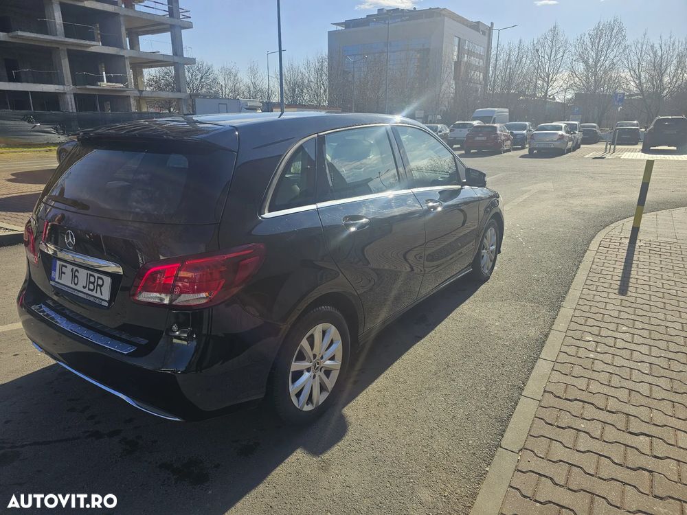 Mercedes-Benz EQB - 9