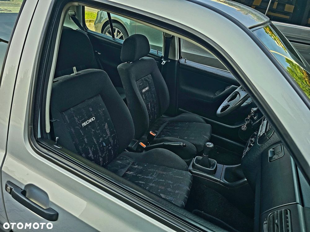 Volkswagen Golf - 21