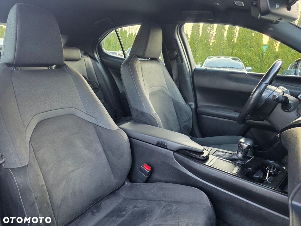 Lexus UX - 16