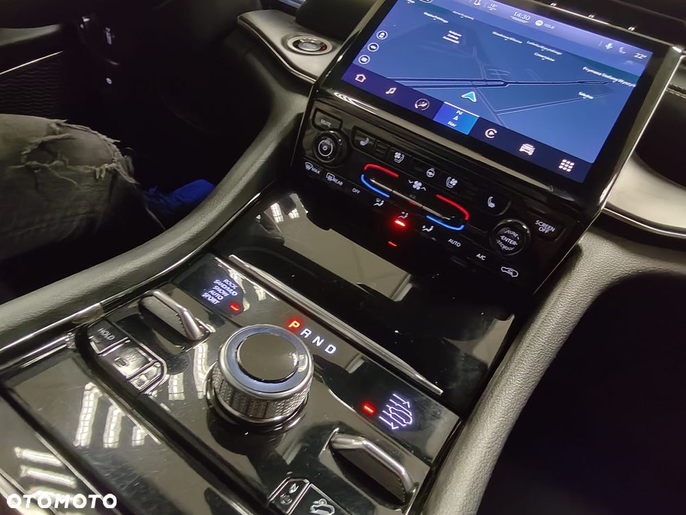 Jeep Grand Cherokee - 32