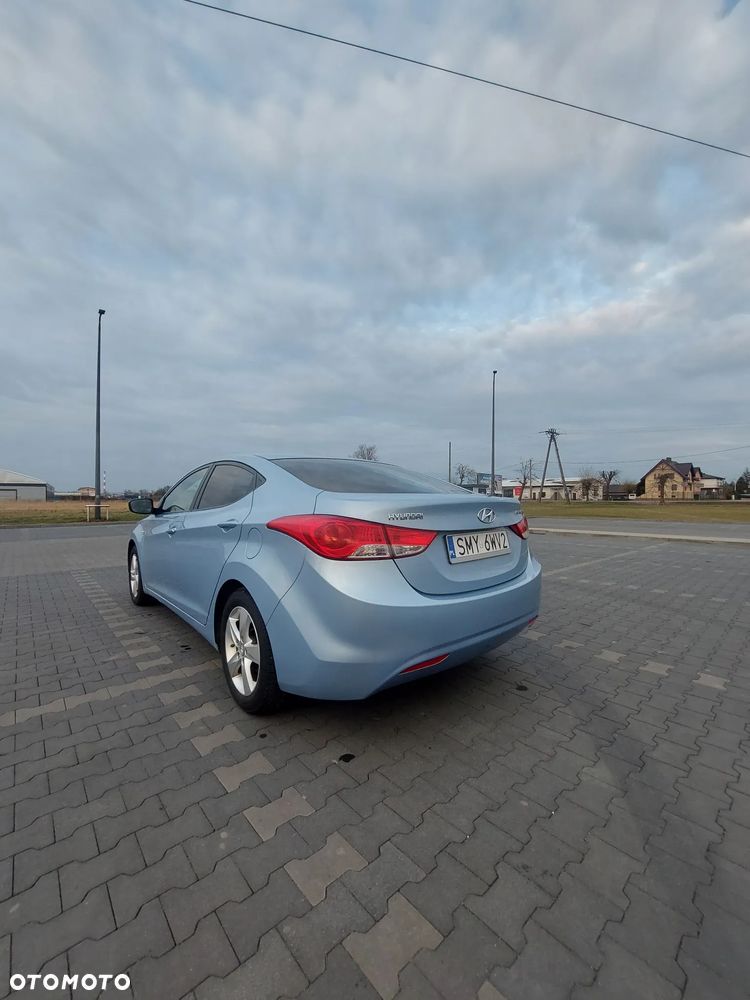 Hyundai Elantra 1.6 Classic + - 9