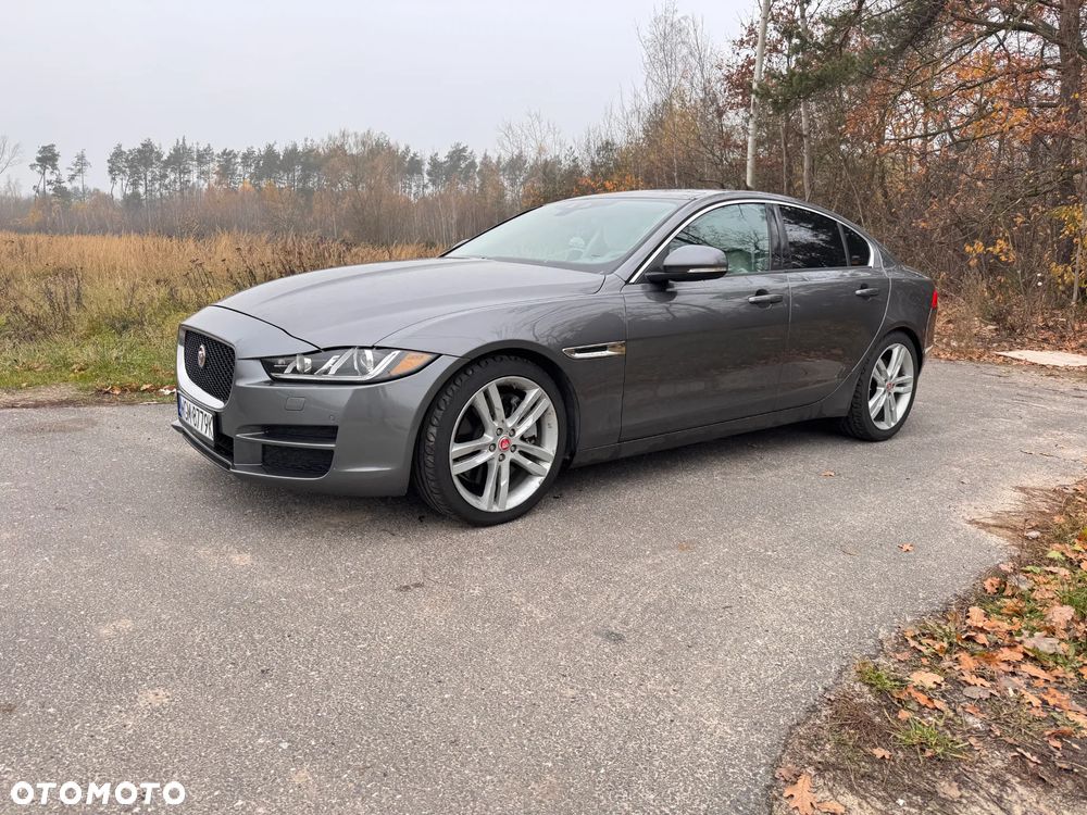 Jaguar XE - 1