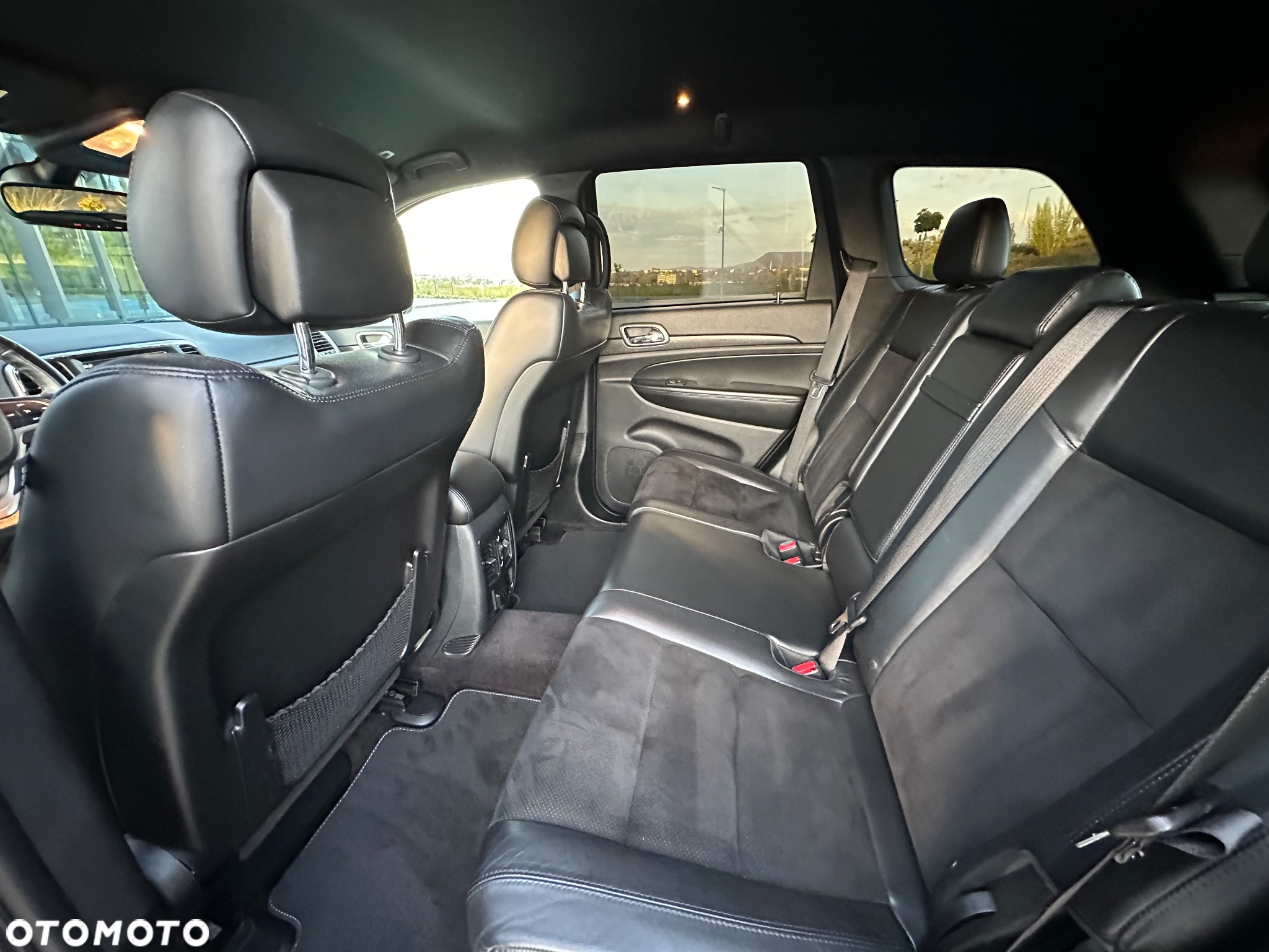Jeep Grand Cherokee - 37