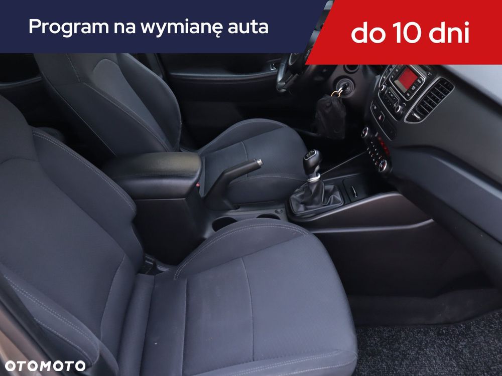 Kia Carens - 11