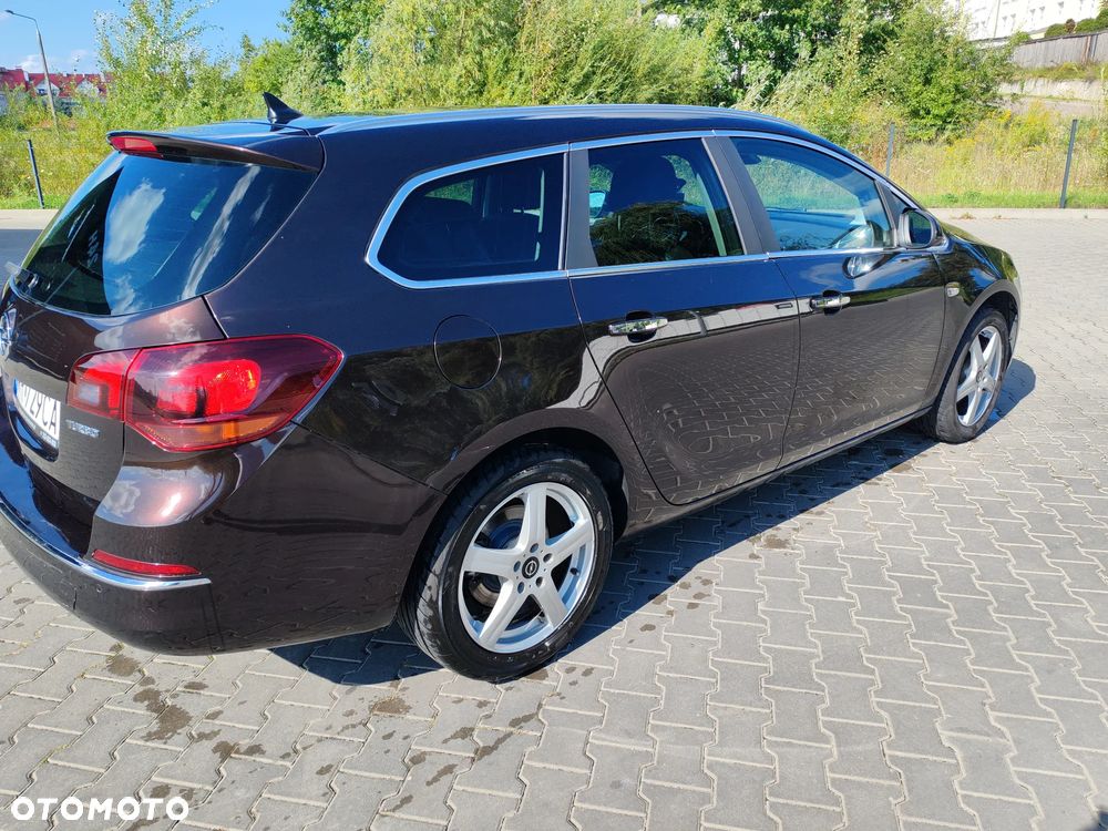 Opel Astra 1.6 T Cosmo - 4