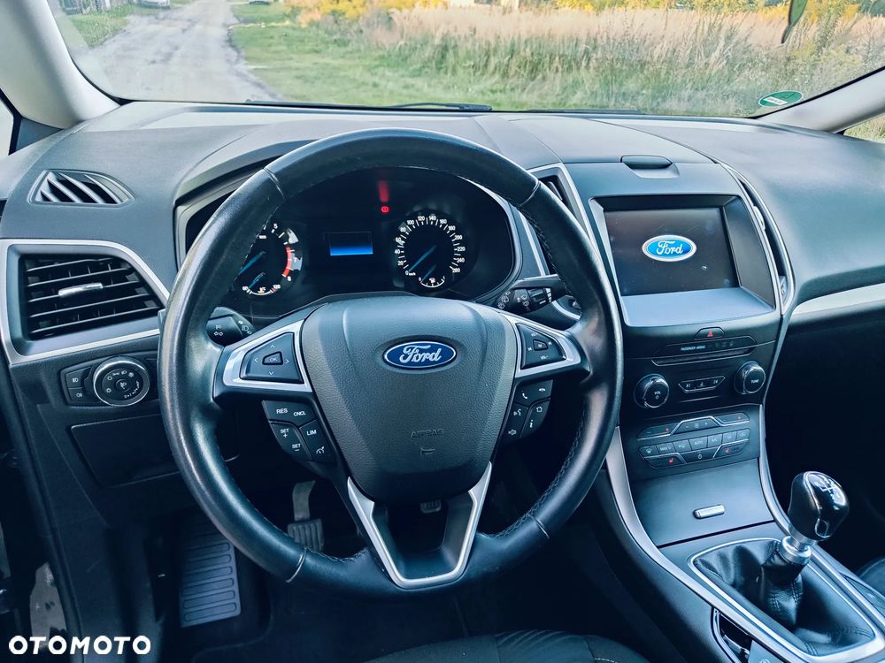 Ford S-Max - 13