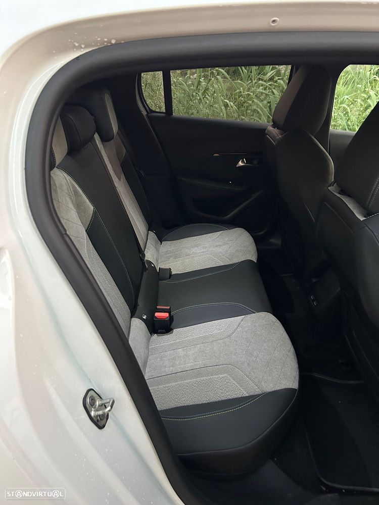 Peugeot e-208 GT - 9