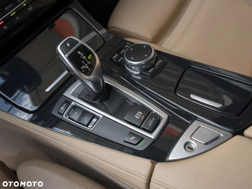 BMW Seria 5 528i Sport-Aut - 37