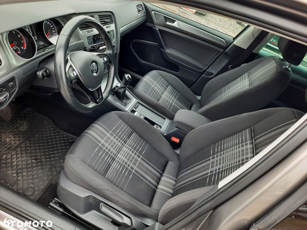 Volkswagen Golf - 17