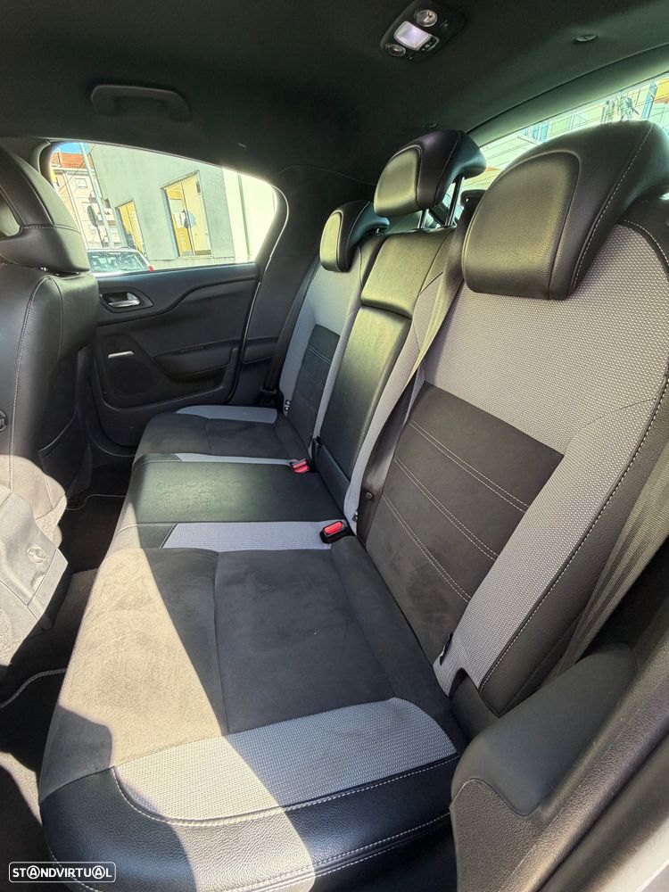 DS DS4 Crossback 1.6 BlueHDi Connected Chic EAT6 - 8