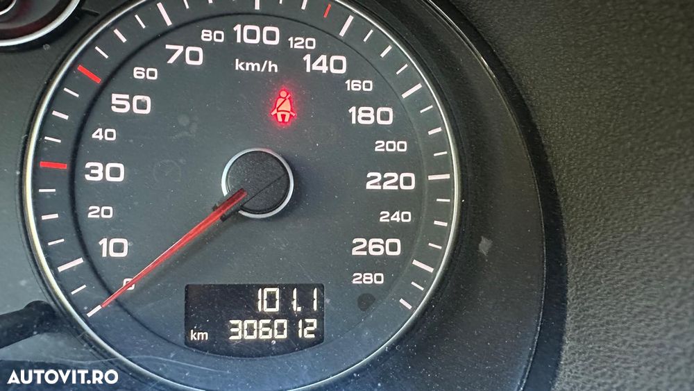 Audi A3 Sportback 1.6 TDI DPF Ambiente - 7