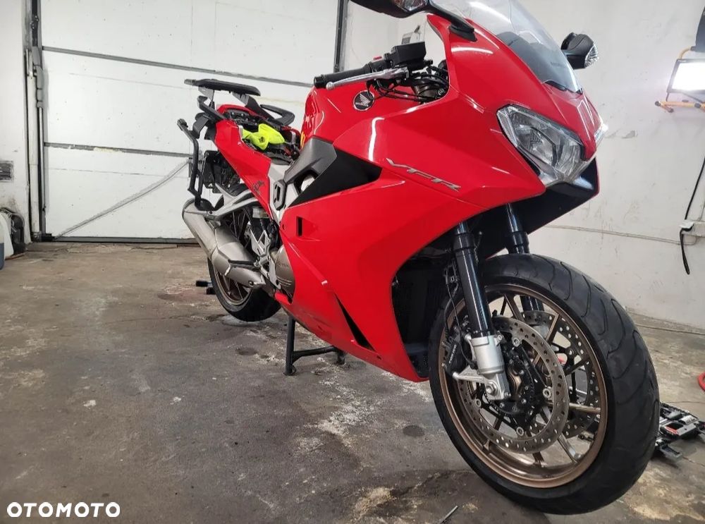Honda VFR - 8