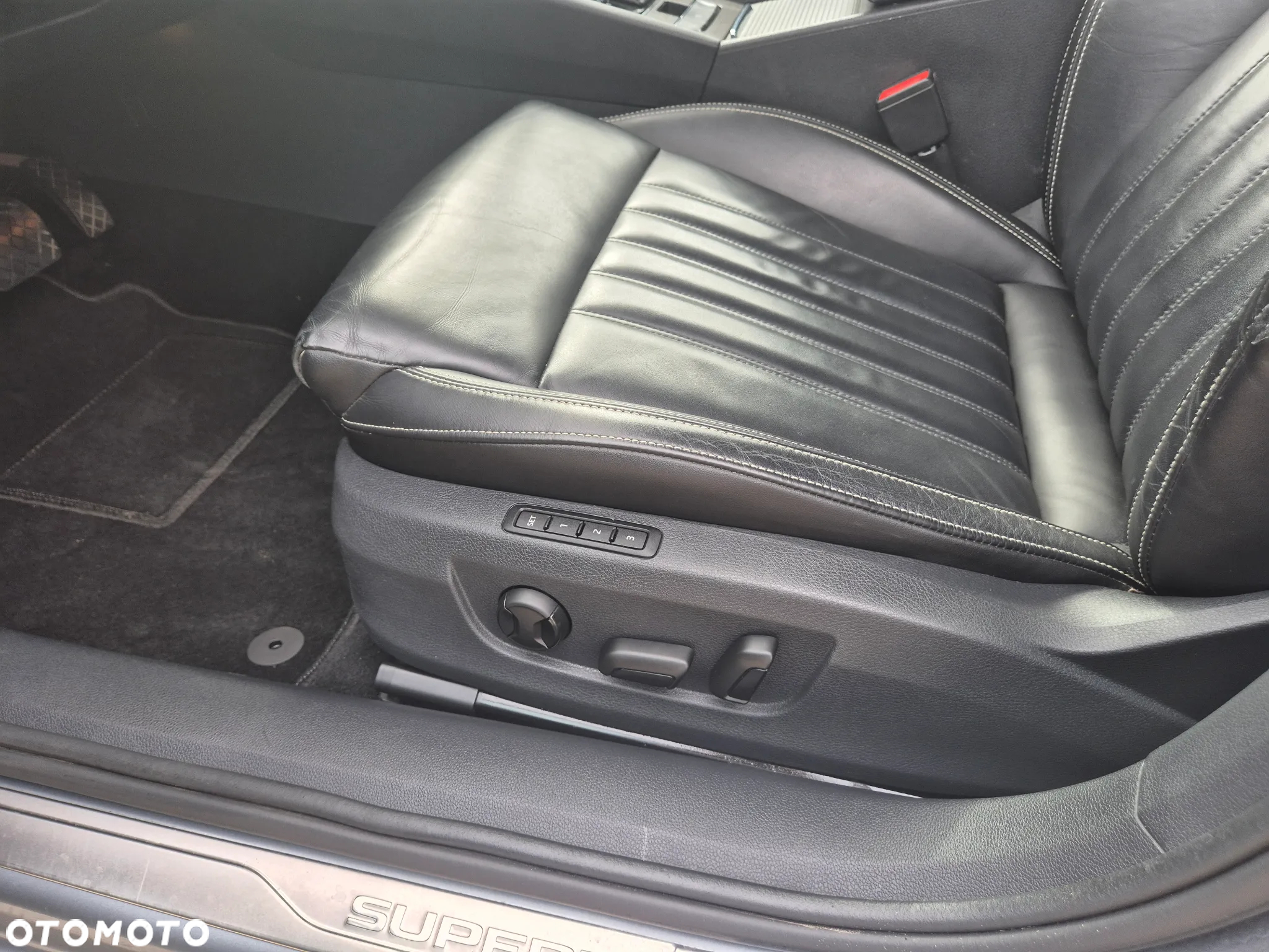 Skoda Superb Combi 1.6 TDI DSG Ambition - 19