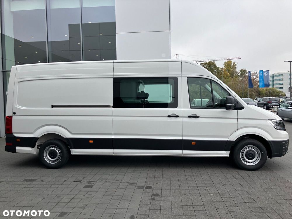 Volkswagen Crafter Crafter 35 Furgon z wysokim dachem silnik: 2,0 l EURO VI SCR 163 KM / skrzynia biegów: Przedni napęd automatyczna 8-biegowa rozstaw osi: 4490 mm - 15