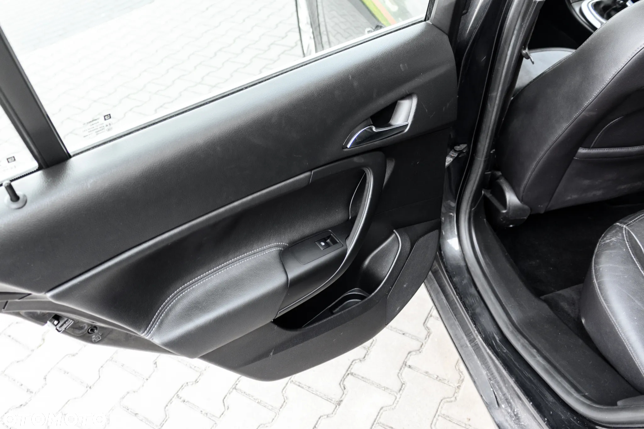 Opel Insignia 1.6 T Cosmo S&S - 22