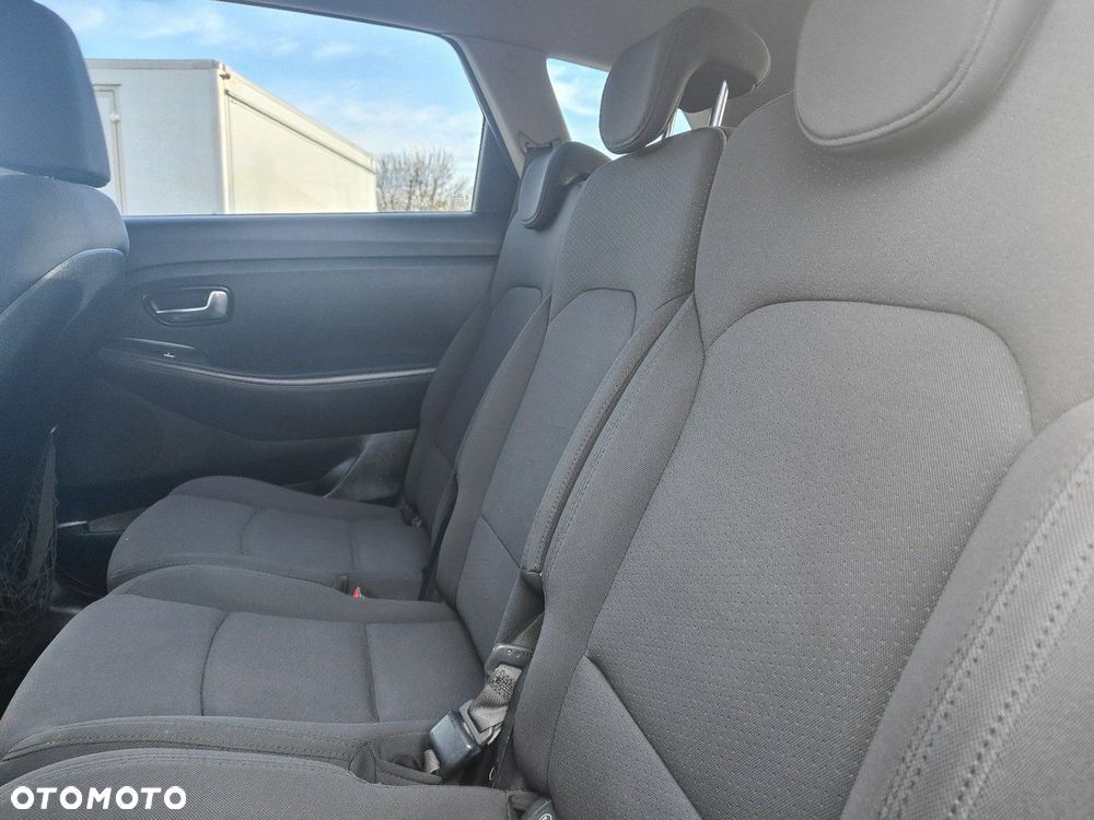 Kia Carens - 28