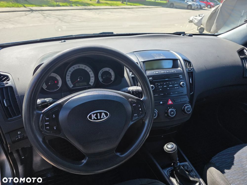Kia Ceed 2.0 crdi Comfort + - 5