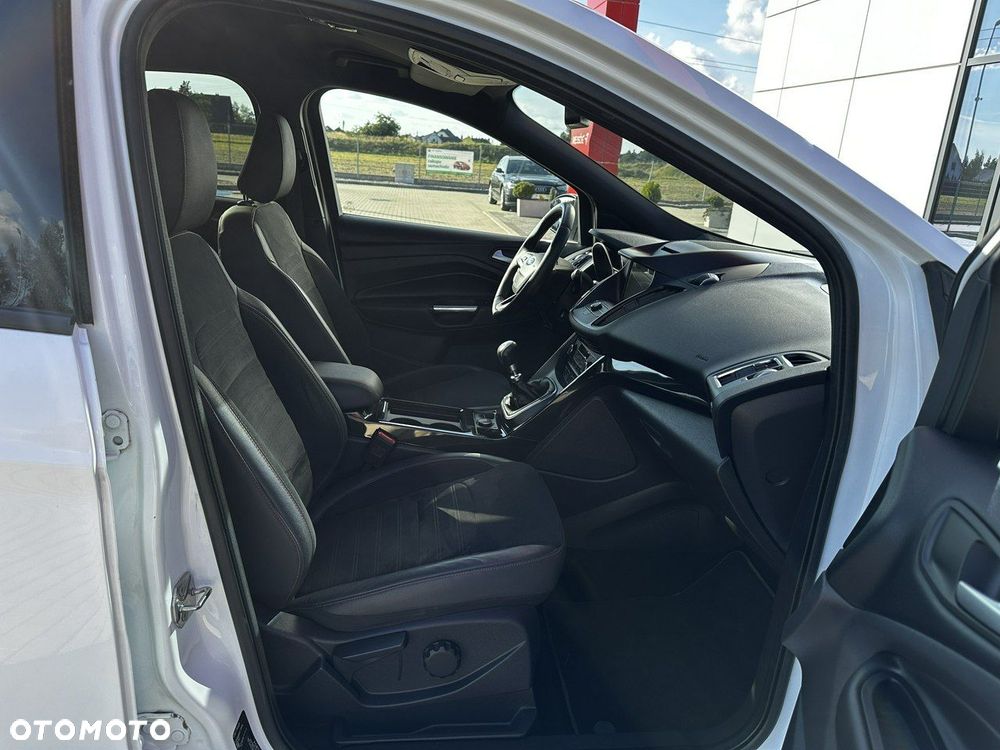 Ford Kuga 1.5 EcoBoost 2x4 ST-Line - 19