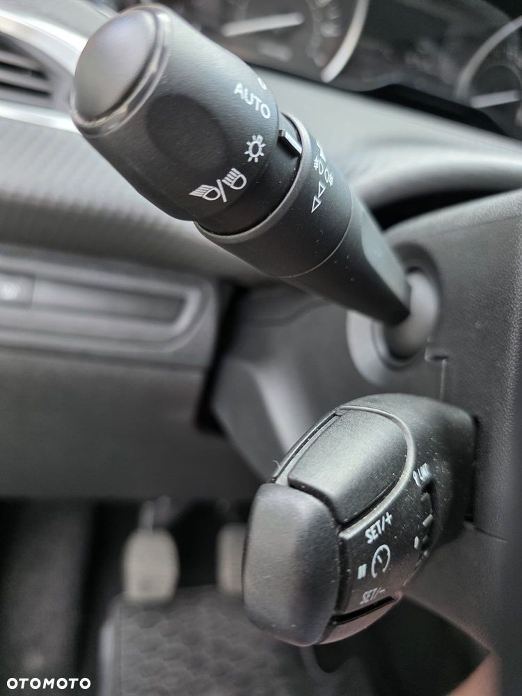 Peugeot 2008 1.2 Pure Tech Style EU6 - 21