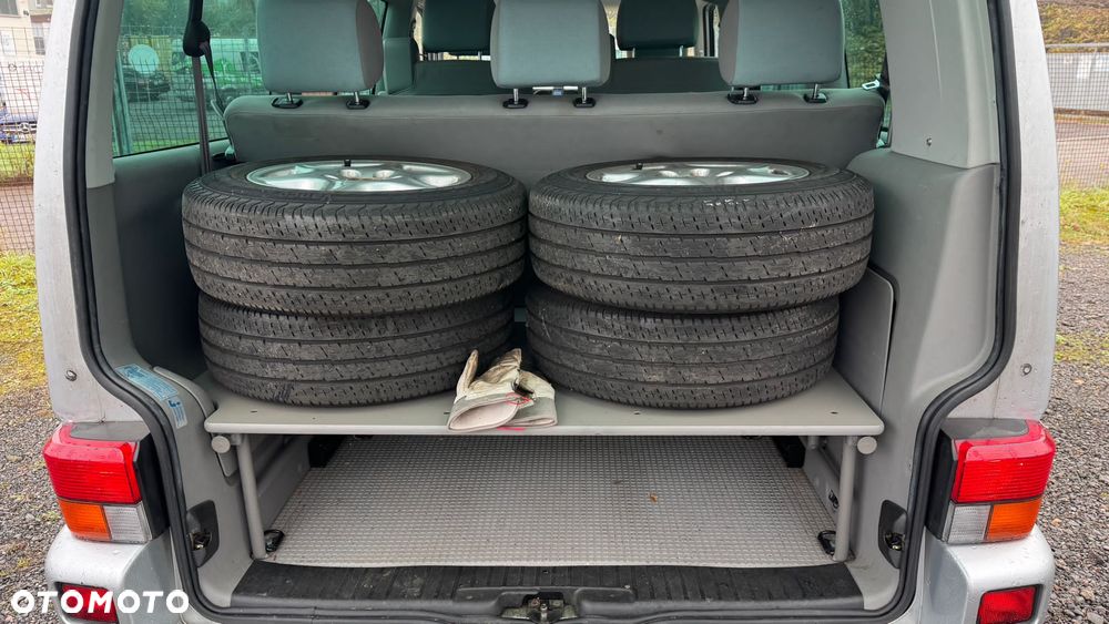 Volkswagen Multivan - 24