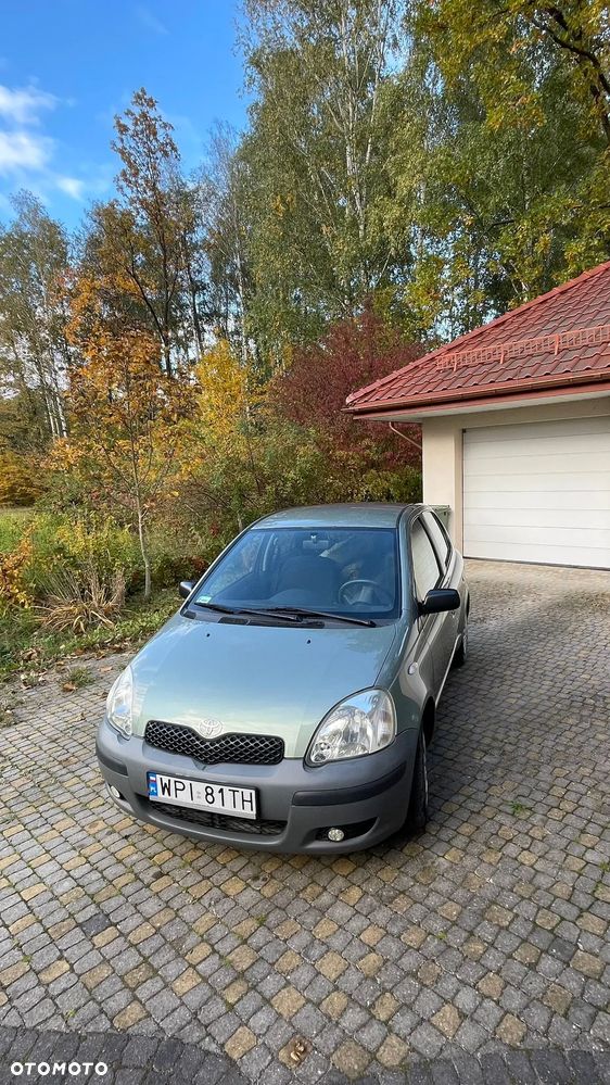 Toyota Yaris 1.0 Base - 1