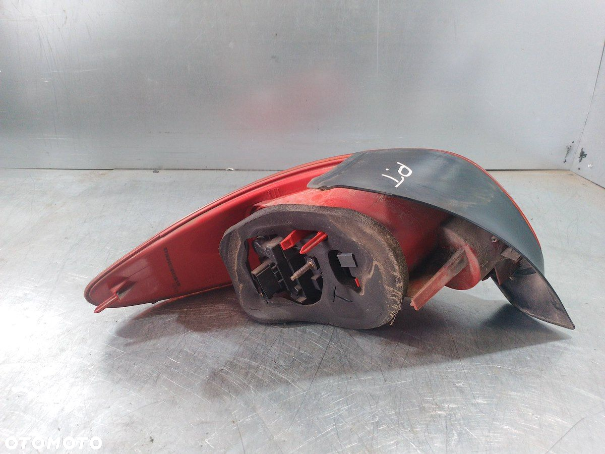 LAMPA TYLNA PRAWA PEUGEOT 206 HATCHBACK - 5