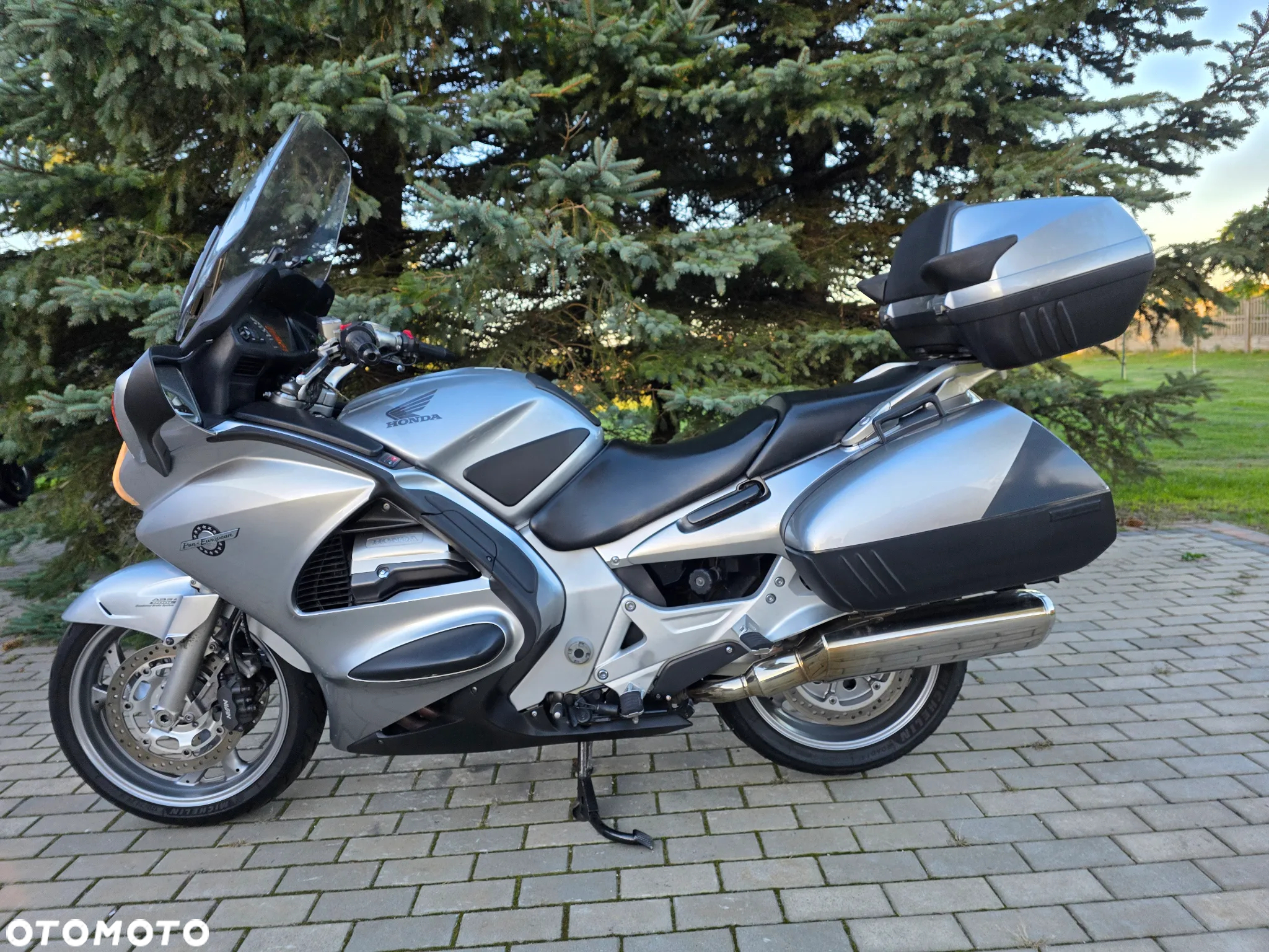 Honda ST - 16