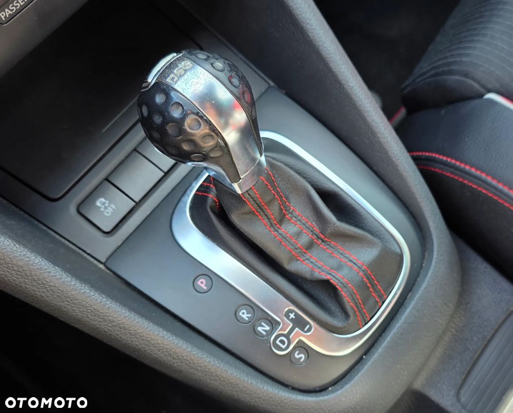 Volkswagen Golf 2.0 GTI DSG adidas - 24