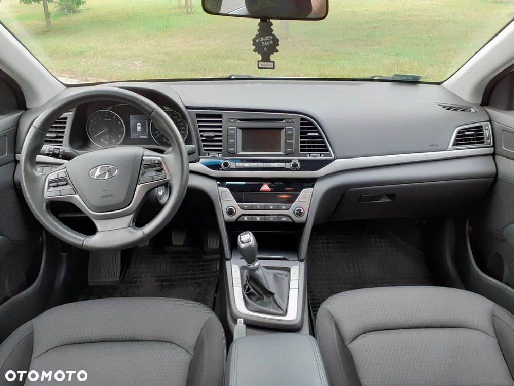 Hyundai Elantra 1.6 Comfort Premiere - 5