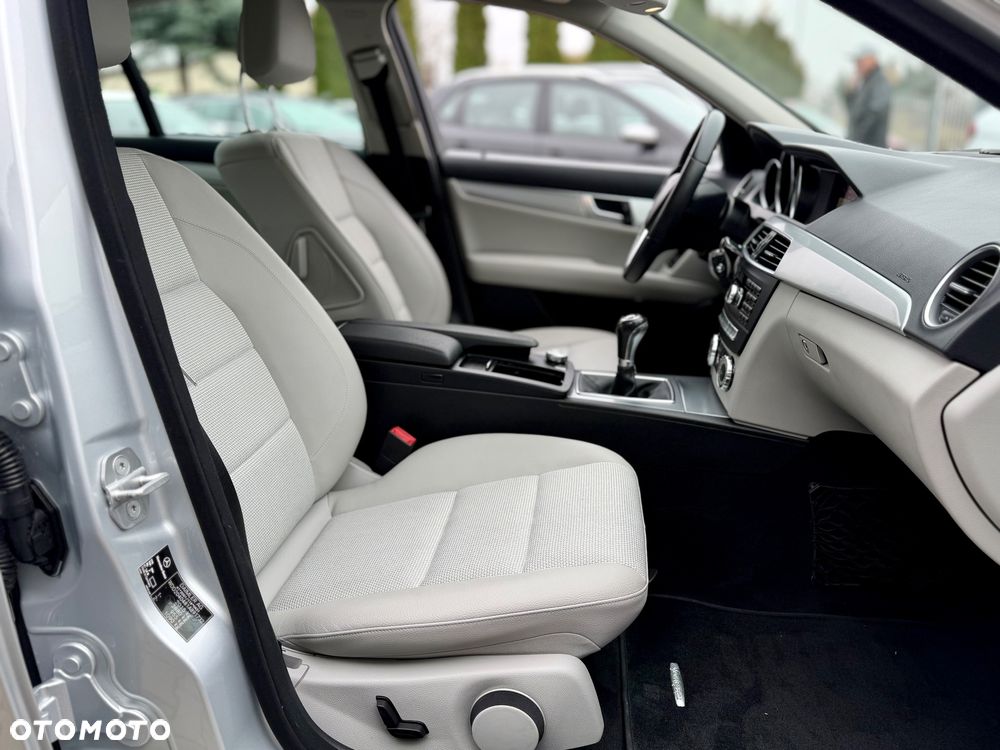 Mercedes-Benz Klasa C 200 T Avantgarde Edition - 19