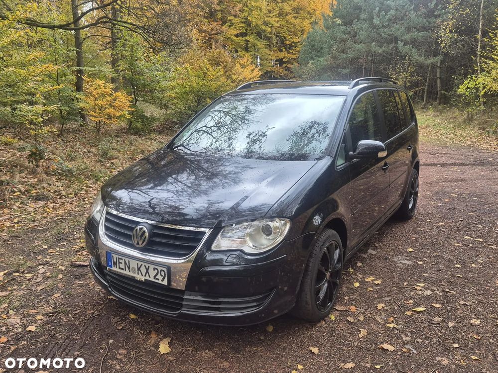 Volkswagen Touran - 1