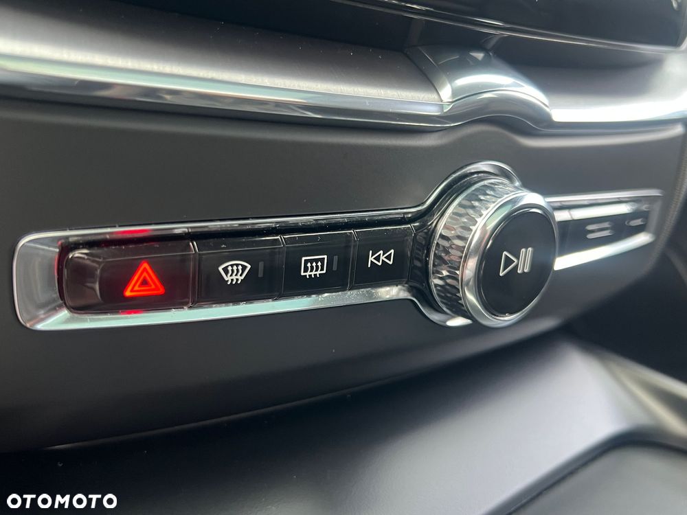 Volvo XC 60 D5 AWD Momentum - 24