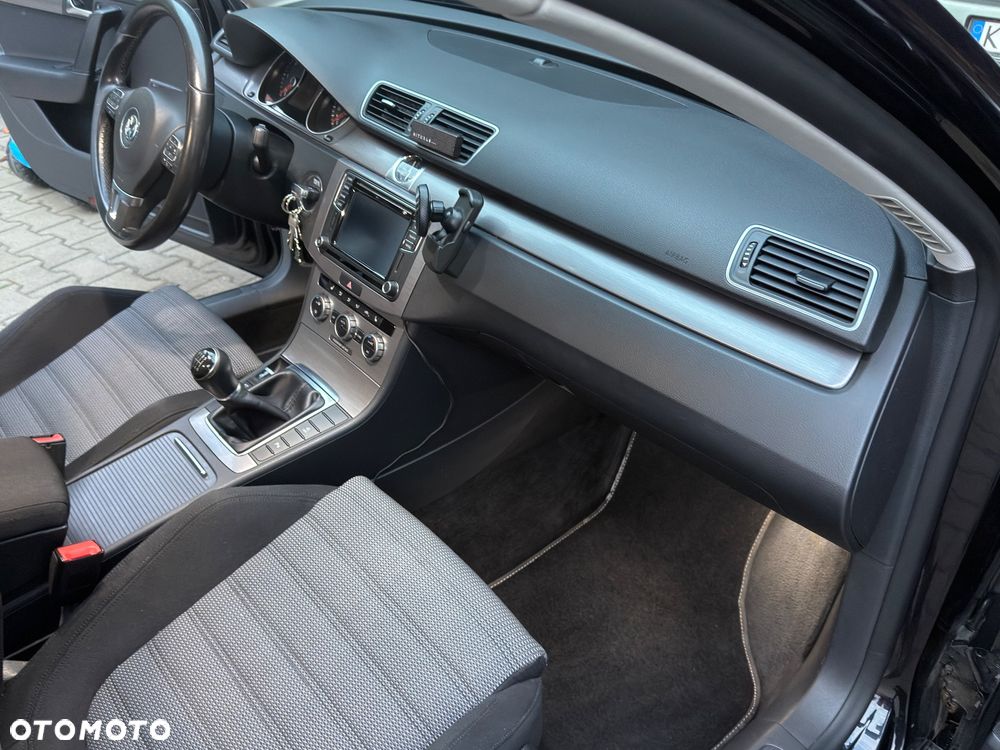 Volkswagen Passat 2.0 TDI Highline - 17