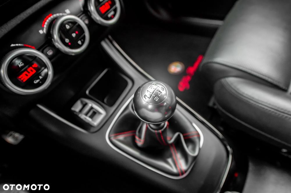Alfa Romeo Giulietta 1.8 TBi 16V Quadrifoglio Verde - 33