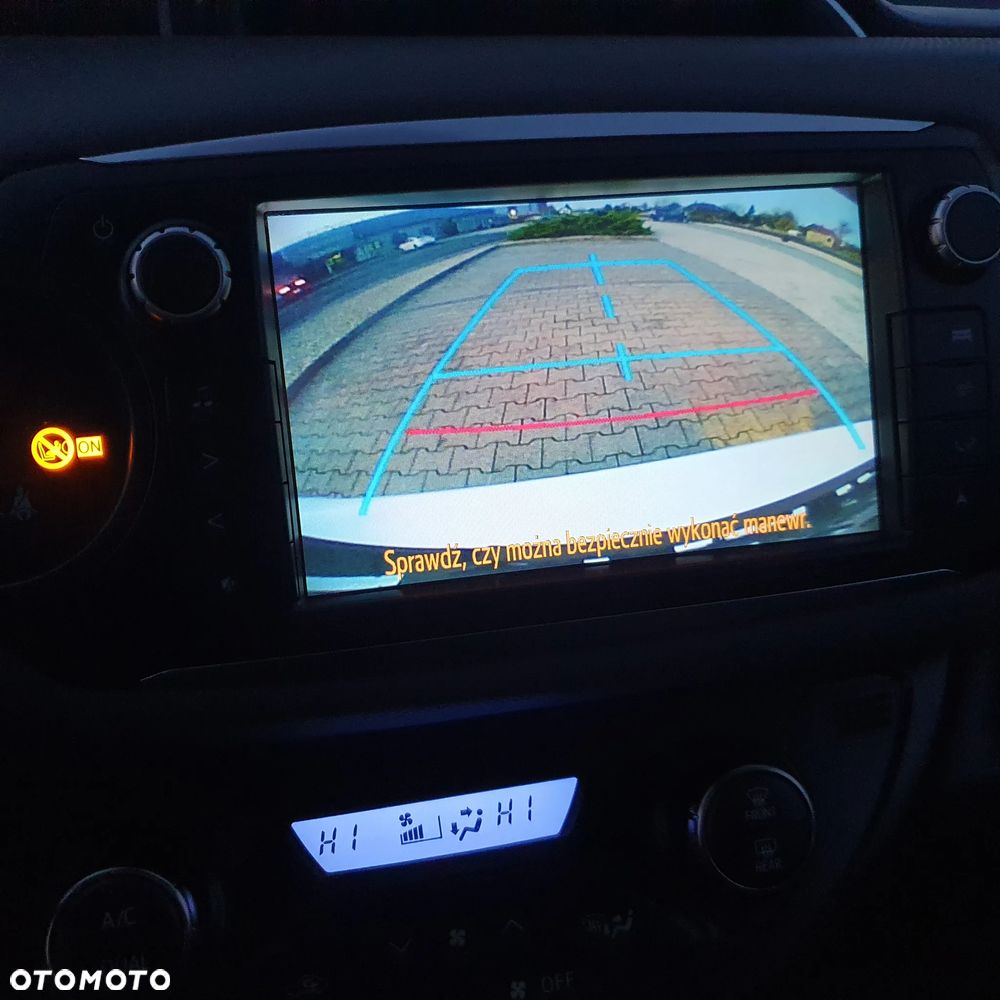 Toyota Yaris Hybrid 100 Selection Passion - 11