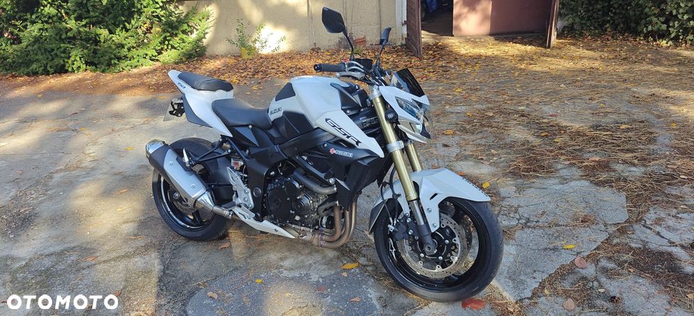 Suzuki GSR