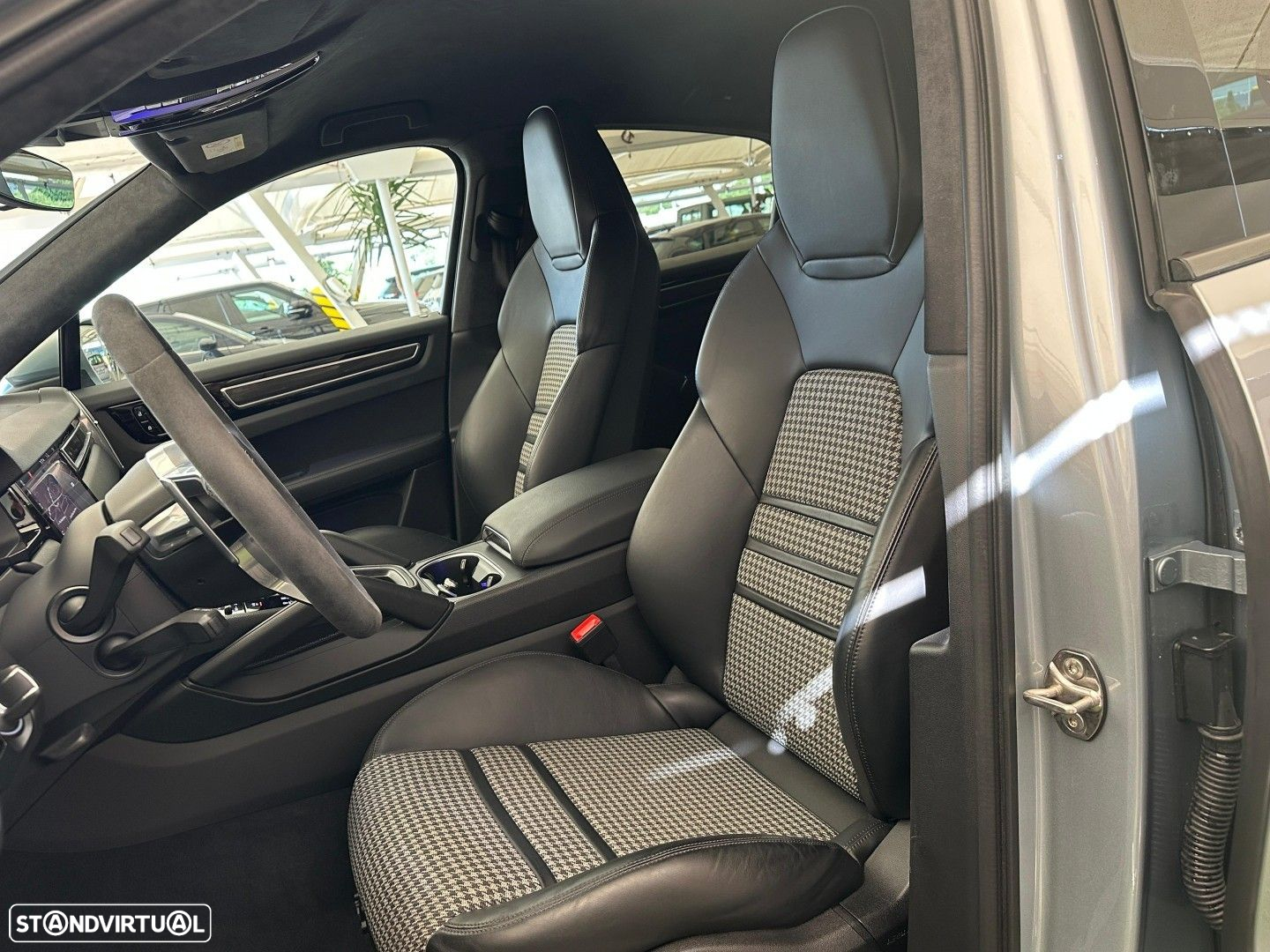 Porsche Cayenne Coupé E-Hybrid - 16