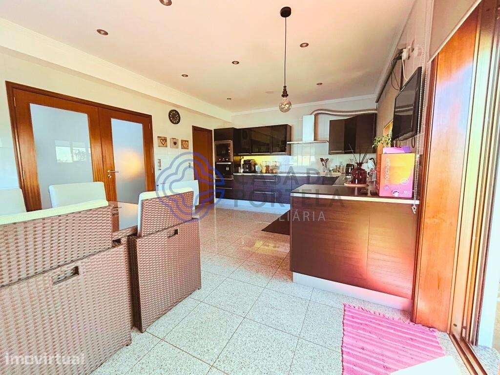 Duplex T3 com Terraço Amplo – Excelentes Áreas e Luminosidade - Grande imagem: 3/26