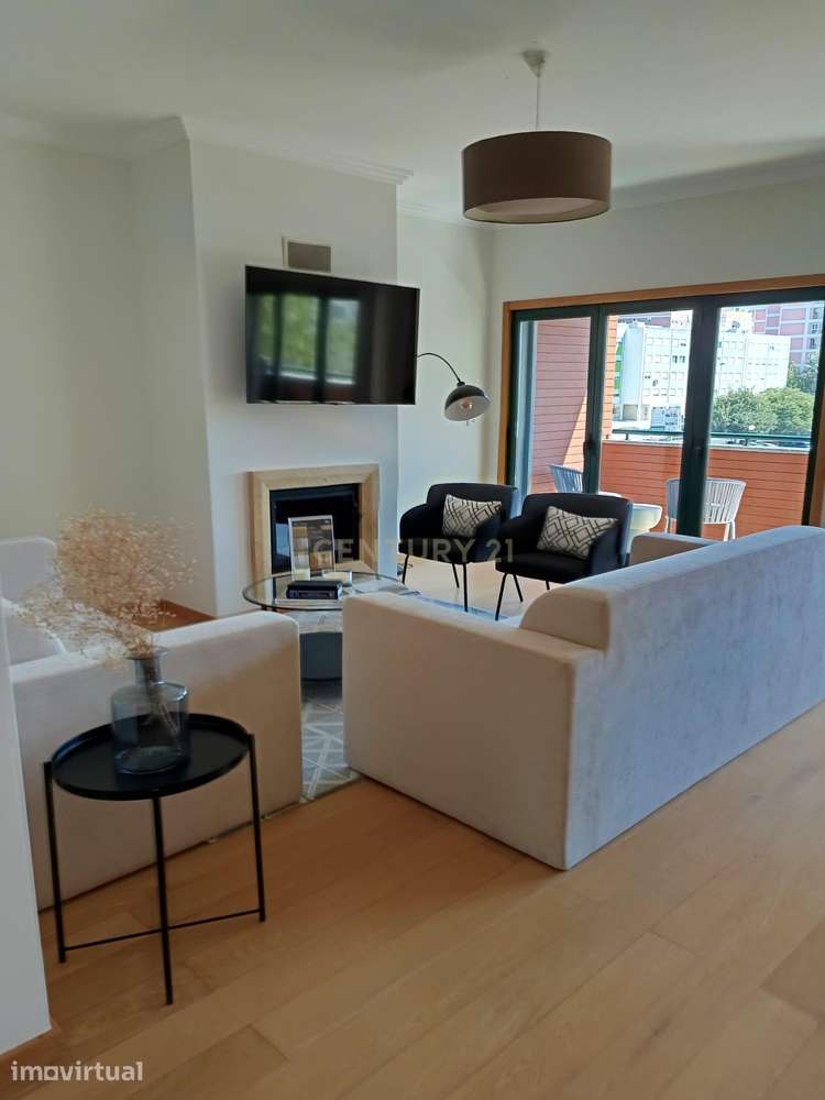 Viva com Conforto e Elegância em Paço de Arcos | T3 em condomínio com - Grande imagem: 2/33