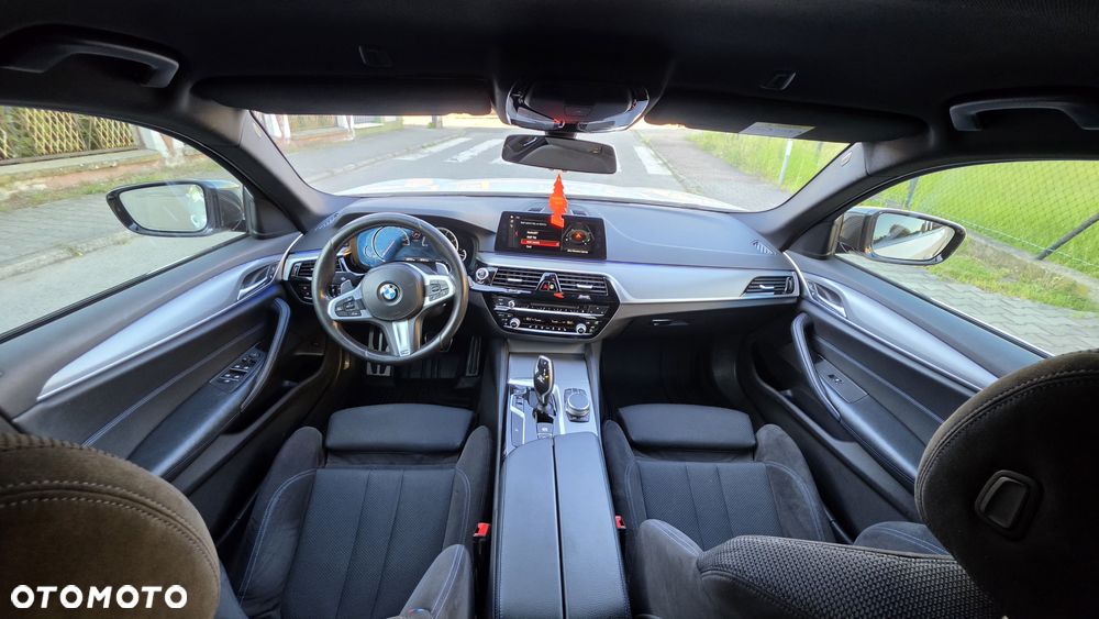 BMW Seria 5 520d M Sport - 8