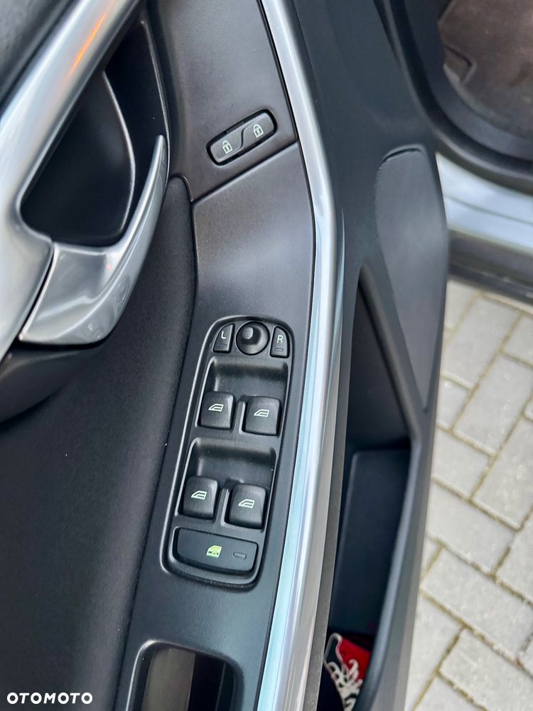 Volvo XC 60 D4 Geartronic Momentum - 19