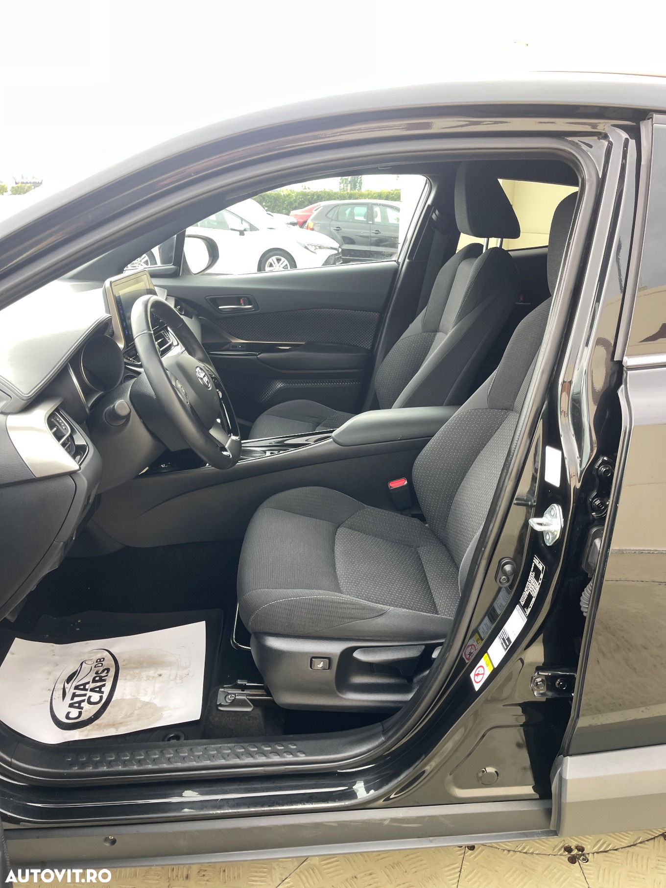 Toyota C-HR Hybrid Club - 29