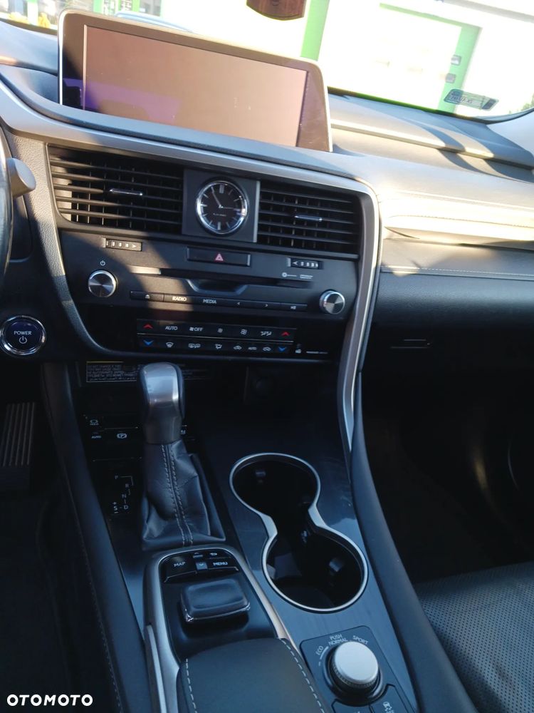 Lexus RX - 12